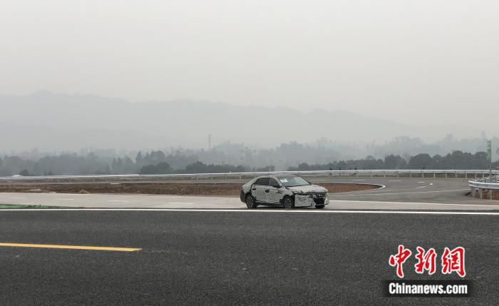 中国西部首个智能网联汽车试验场8日落户重庆