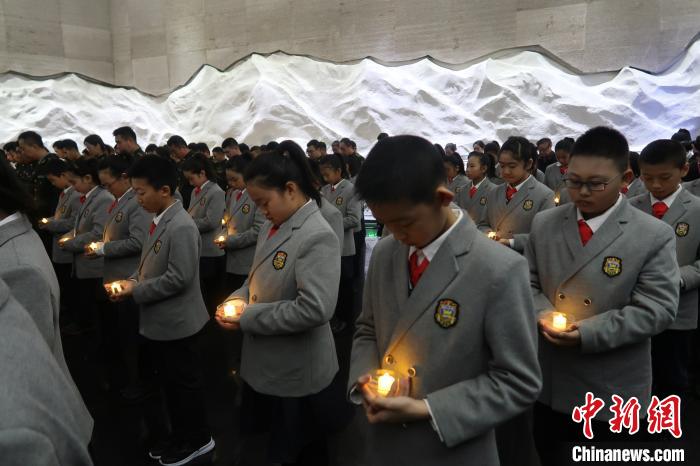 第六个国家公祭日南京中学生参加悼念