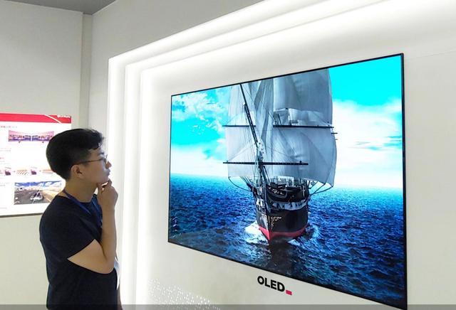 国内高端电视市场加速向OLED转型